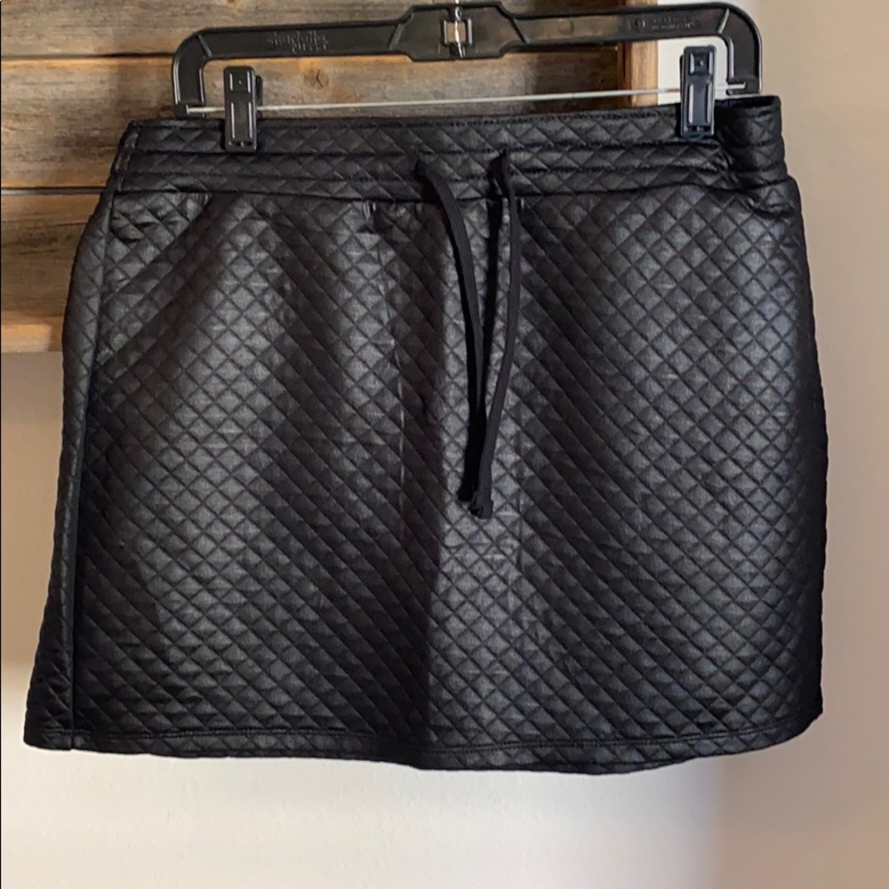 NWT fabletics quilted skirt.
